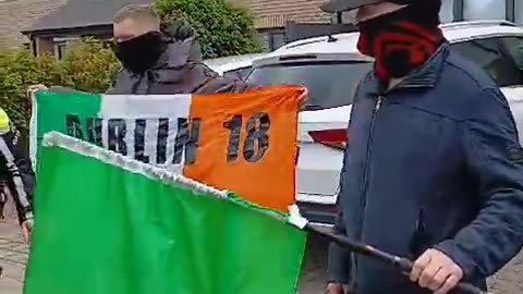 Ireland 📍🇮🇪 Outside Taoiseach Simon Harris house, protesters arrive