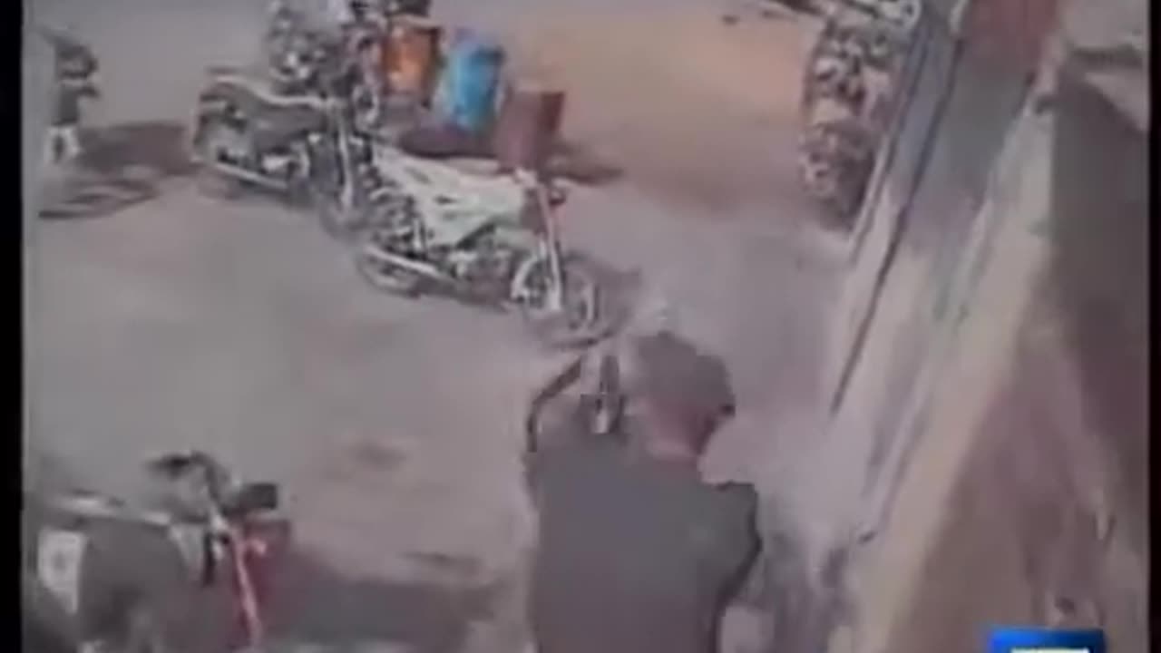 Epic Robbery Fail - Caught in the Act! A Brave Man fail