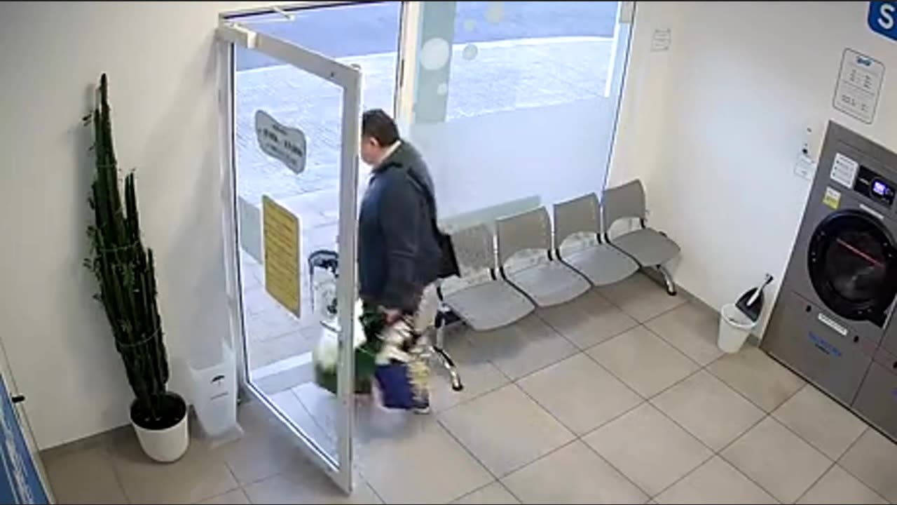 Leaving🔔The Laundromat🧺At The Right F#cking Time⌚💥🔥