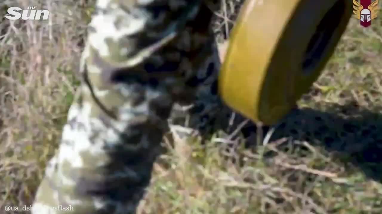 Ukrainian forces remove mines left by Russians in Kherson