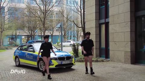 DER KAISER OHNE KLEIDUNG.. keine geld, BRD GmbH macht POLIZEI GmbH zum STRIPCLUB