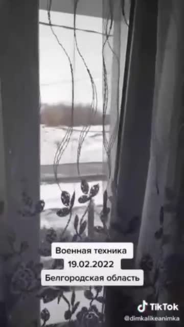 T-80BVM tanks with additional tanks and MTLBs with "Z" markings are moving towards the border