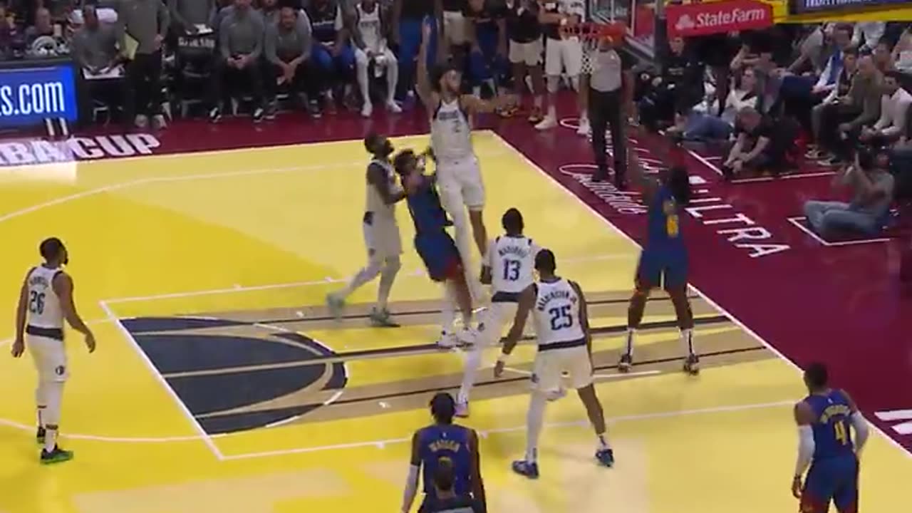 NBA - DeAndre Jordan throws down the lob from Murray!