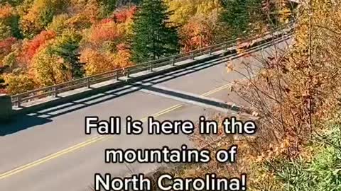 Fall is here in the 。mountains ofNorth Carolina!