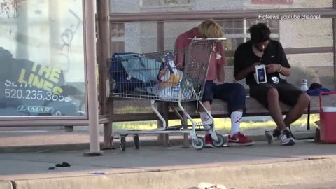 sad life of homeless people in America (720P_60FPS)