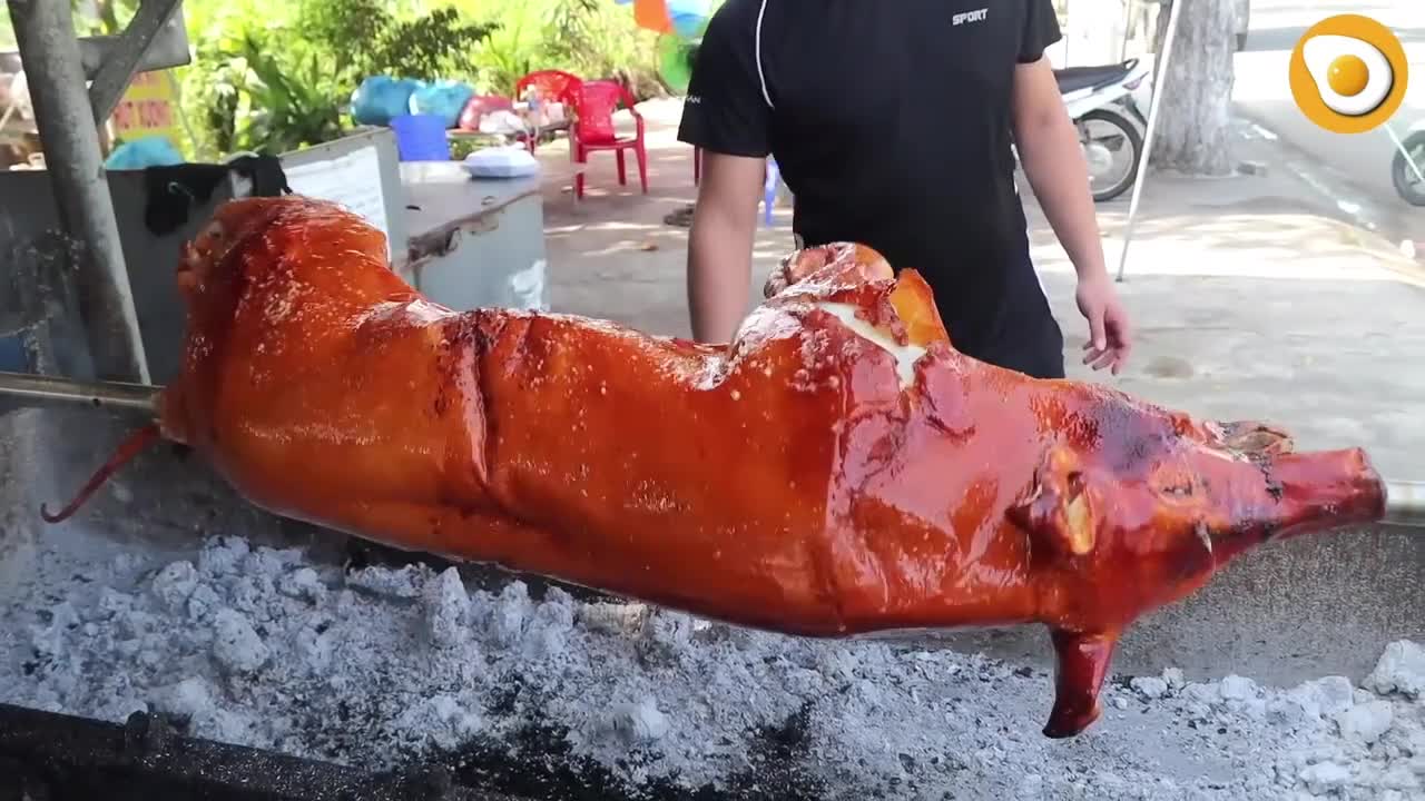 Roast pig is so beautiful.