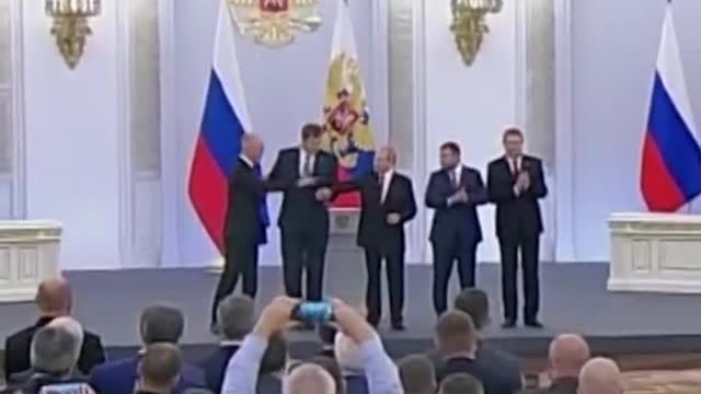 Putin Signs Treaties to Annex Parts of Ukraine