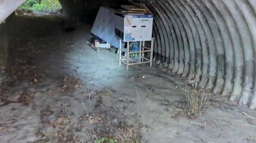 2022-10-03 (4) - déchargement des palettes au tunnel 2 - Twitch Decheterie