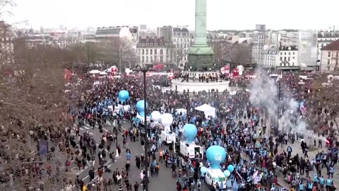 French pension protests block airport, set fires