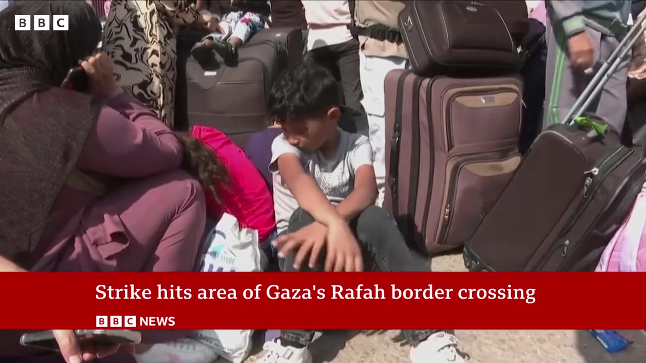 Airstrike hits area of Rafah crossing at Gaza-Egypt border - BBC News