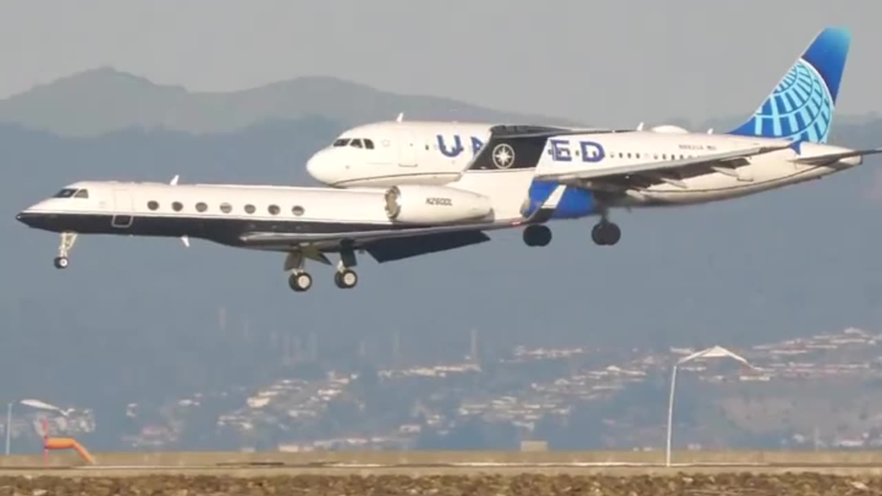 Two plane landing parallel