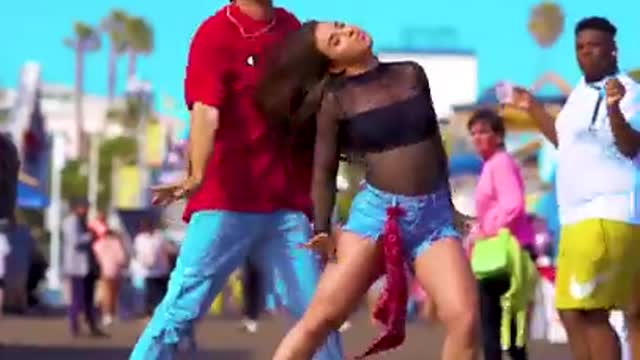 This STRANGER joined our dance video 😂