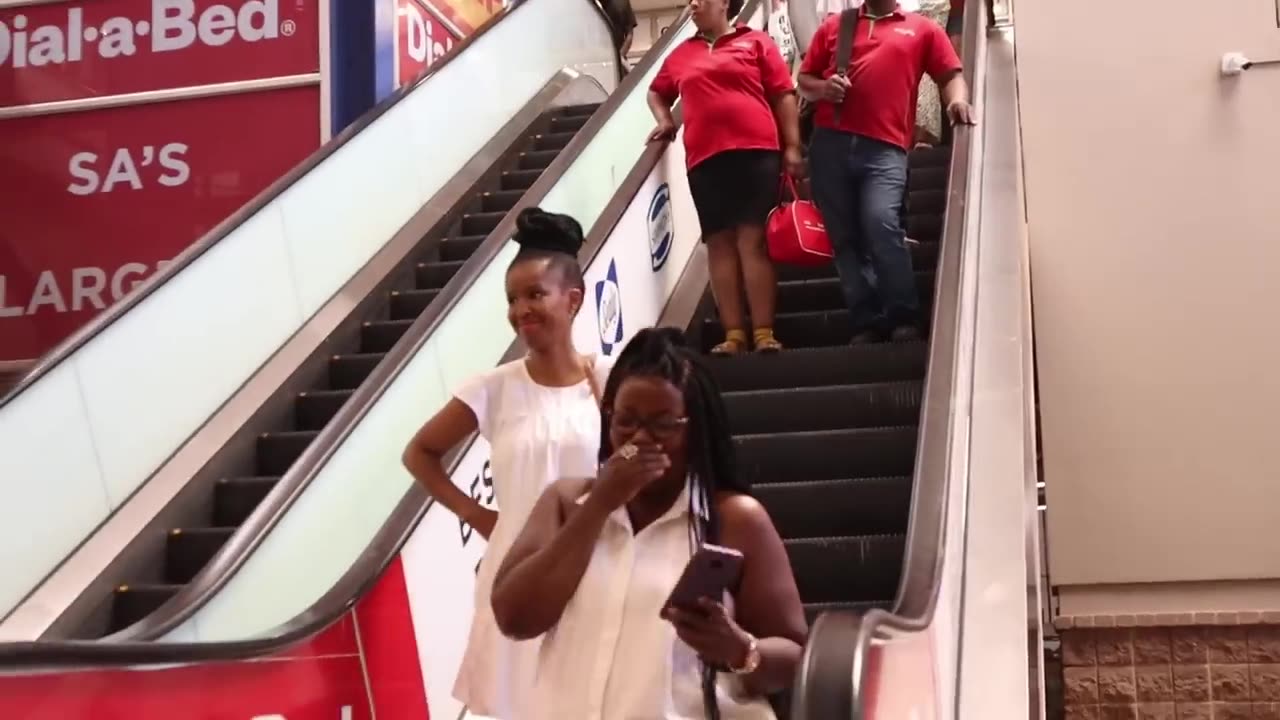 MANTHONG ON THE ESCALATOR PRANK