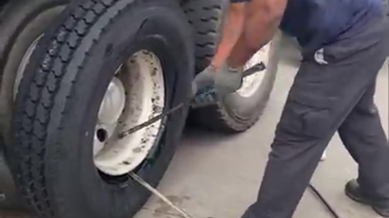 World’s fastest tire changer