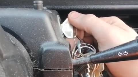 Automobile engine running demonstration