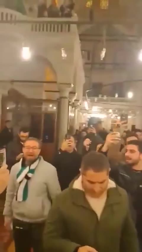 🇸🇾👀 Syrian rebels have entered Assad's palace in Damascus. What Russia has