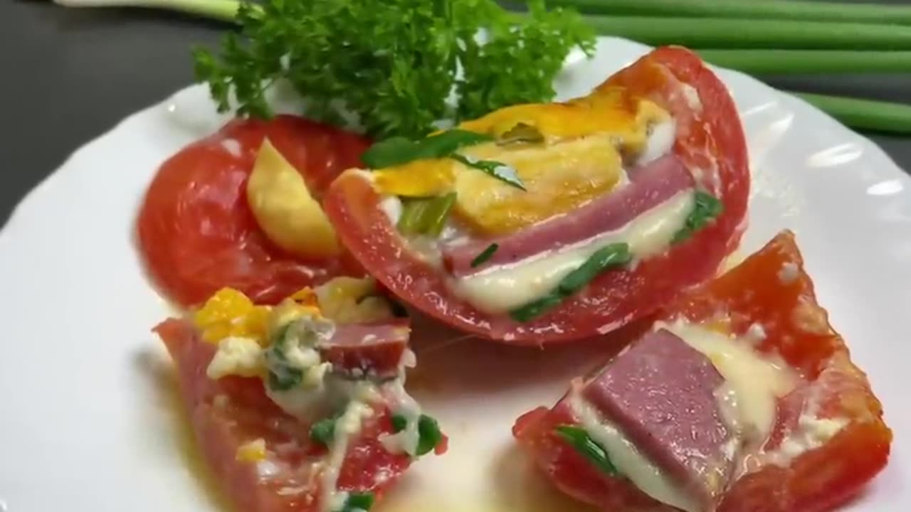 Just put an egg in a tomato and you will be amazed! breakfast recipe.