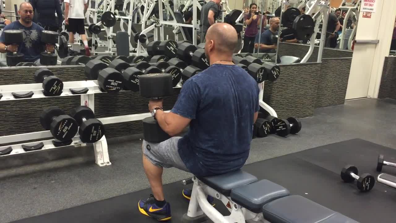 100 LB. Dumbbell Press 8X FULL Range Motion! Kobe Mentality, Lakers.
