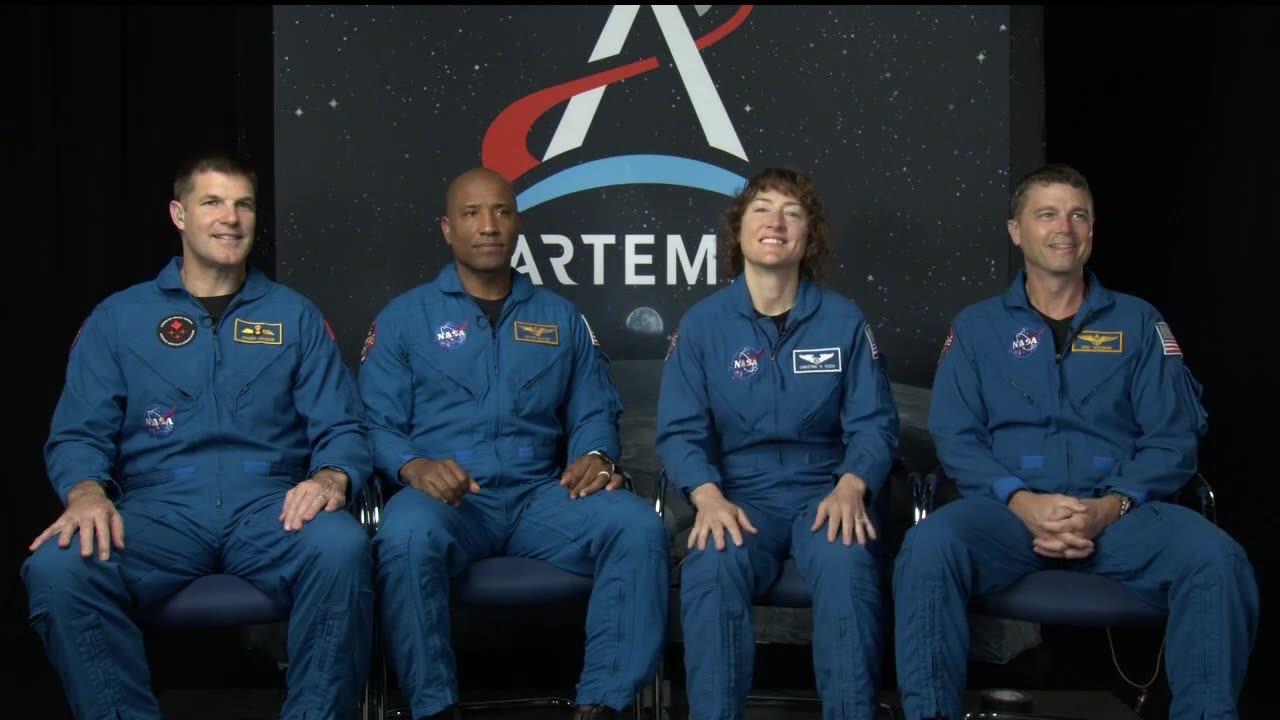 ARTEMIS _II_CREW TALK WITH MEDIA