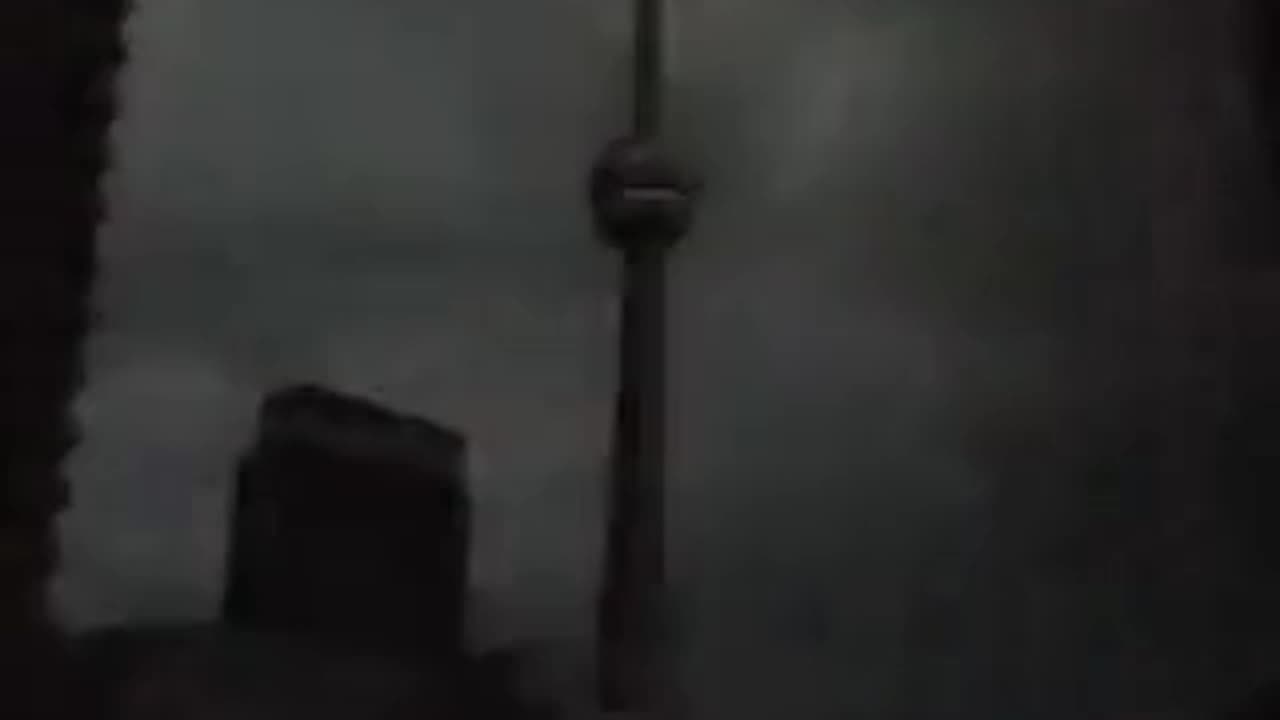 Lightning strikes Toronto's CN Tower