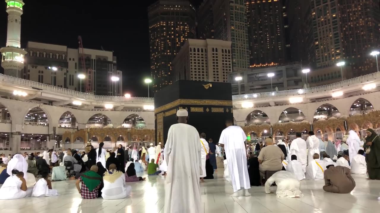 Sitting In Front Of Holy Kaaba At Night ♥ ᴴᴰ Beautiful view of Masjid al-Haram Makkah