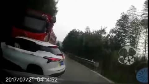 Truck Crash Compilation 2021 Extreme Dangerous Idiots Biggest Truck Fails3