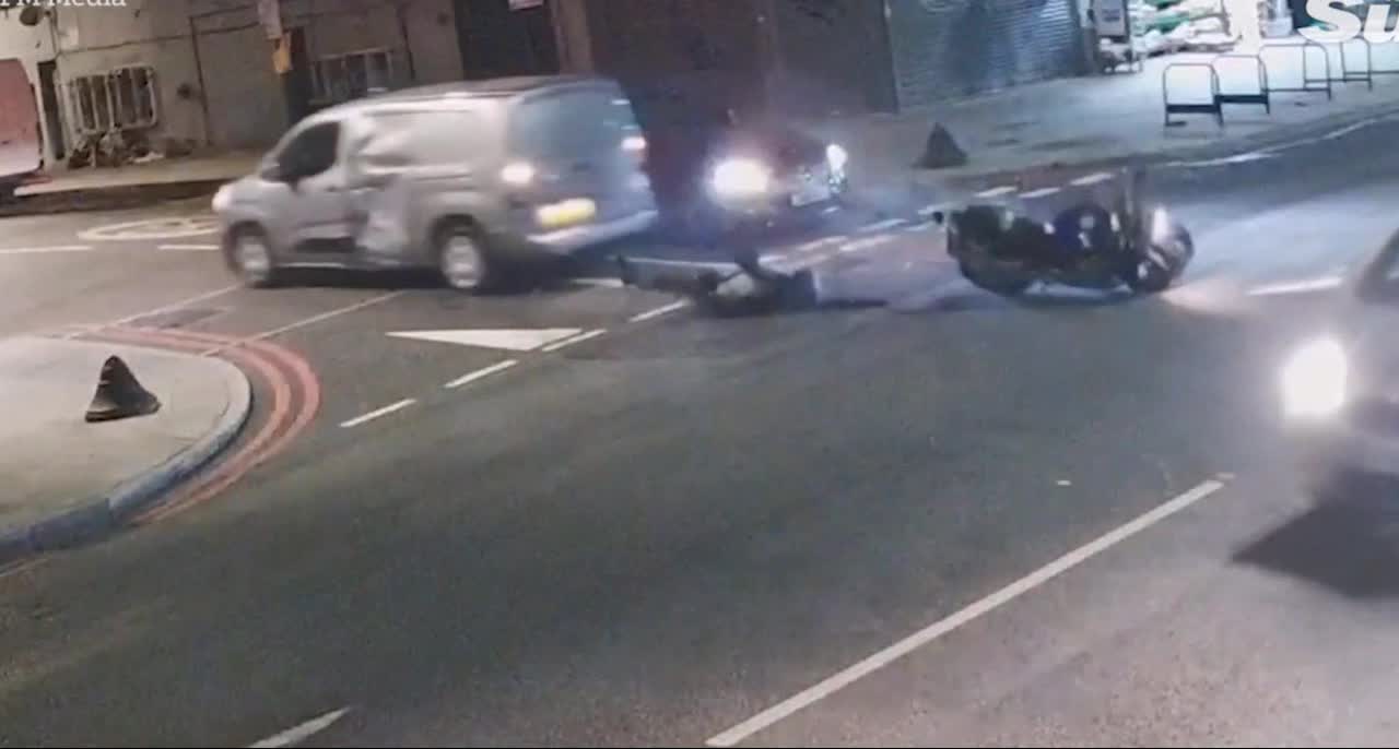 Motorcycle man goes full ahead into collusion