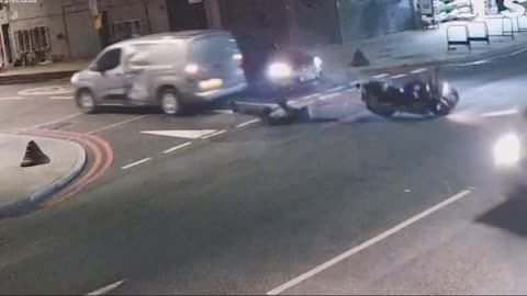 Motorcycle man goes full ahead into collusion