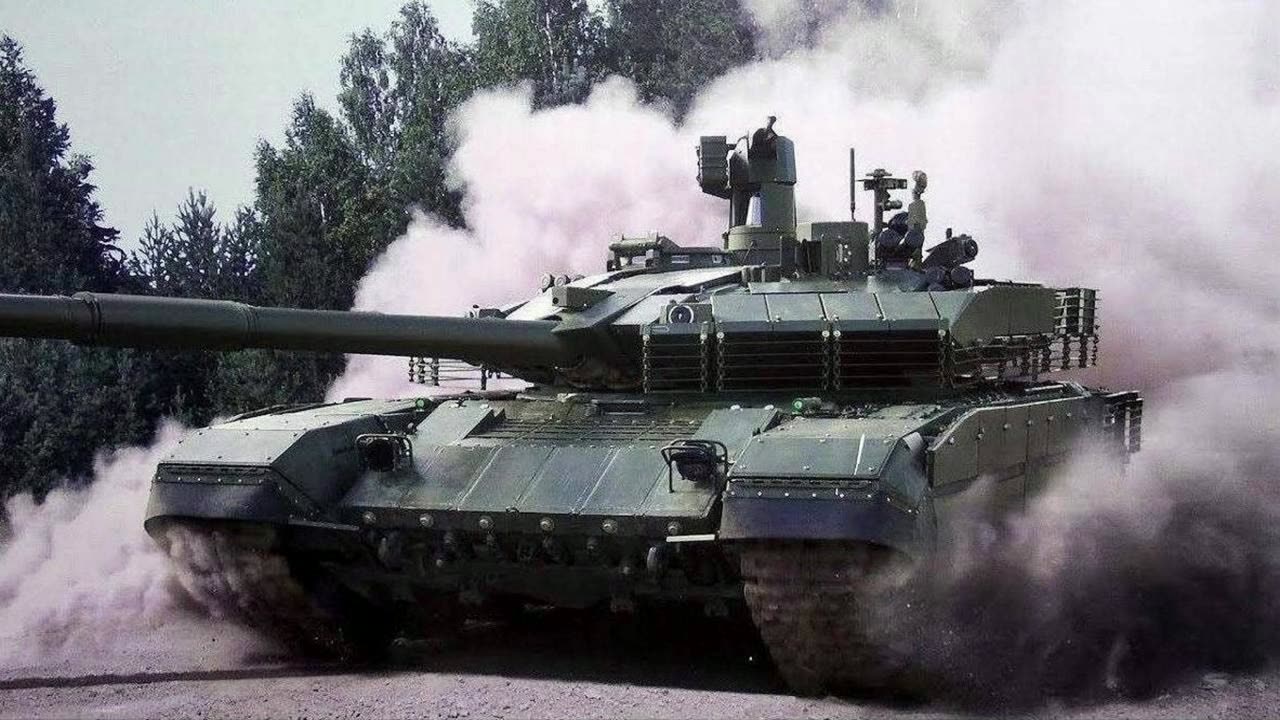 Gratings increase the protection of the vulnerable shoulder strap of the T-80BVM turret.