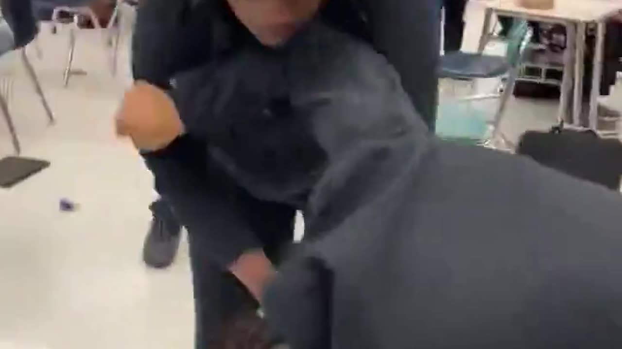 Crazy ass girl fight in school both throwing hands