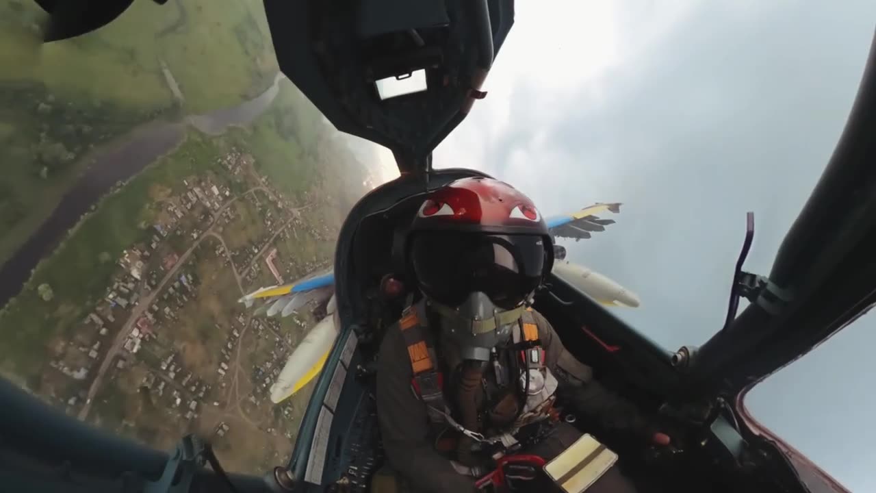 Ukrainian SU-25 firing 127mm Zuni unguided rockets and using countermeasures