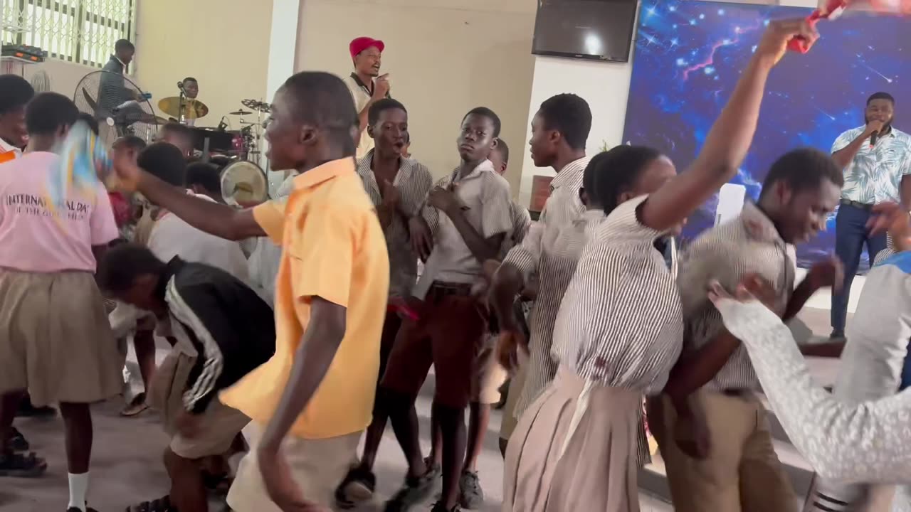 Live praise in a Ghanaian school