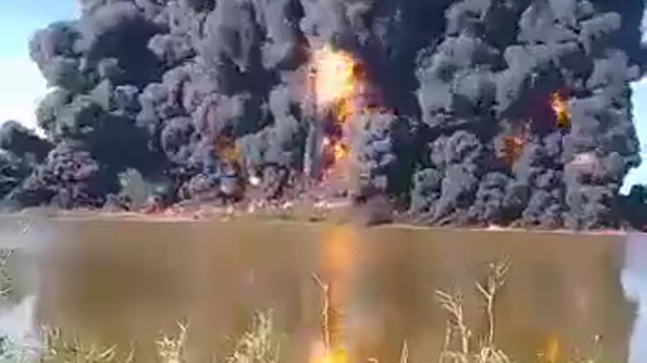 Footage of huge fire at the Tuzandepetl oil storage facility in the Mexican state of Veracruz.