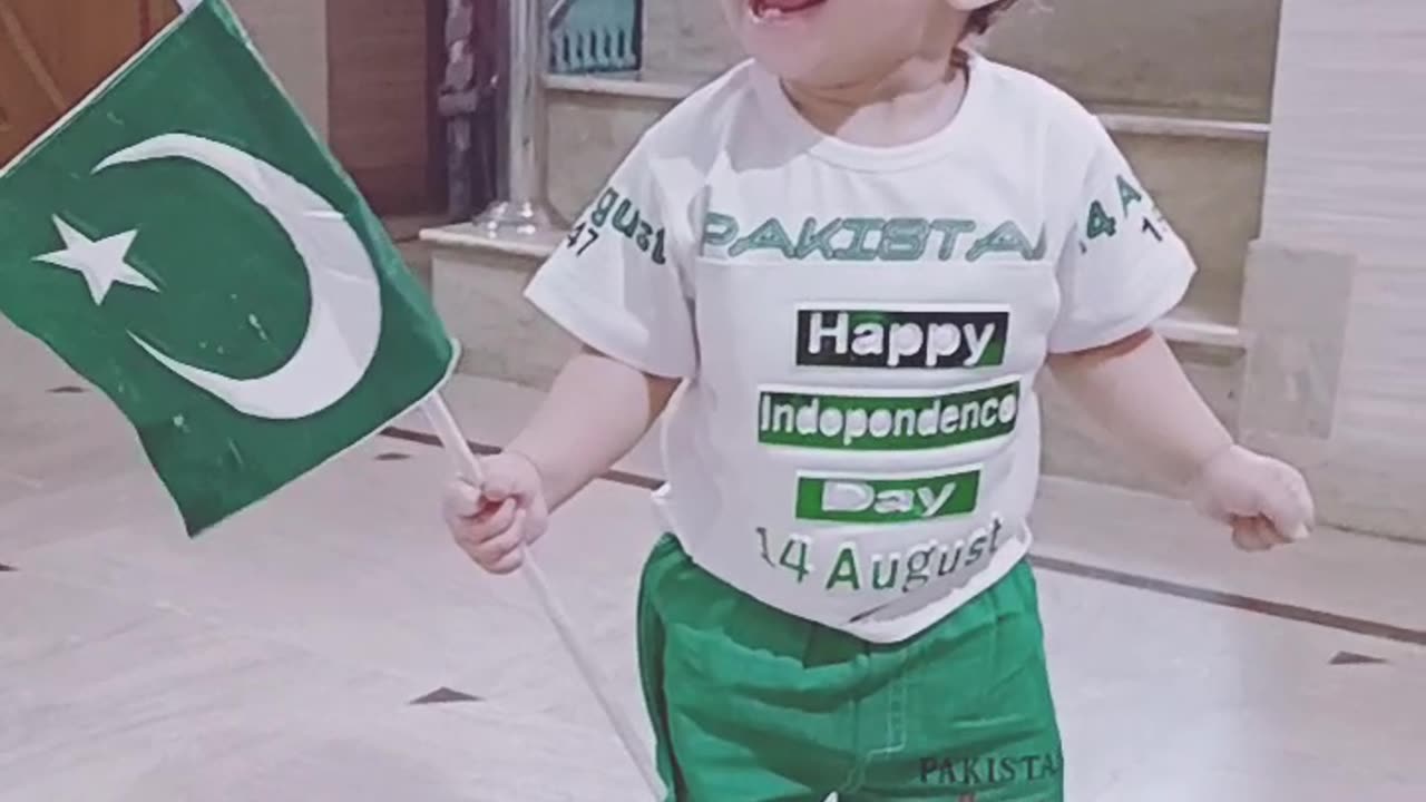 Kid celebrating Pakistan independence day