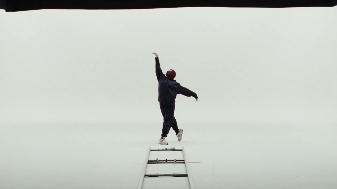 Bad Bunny -UN PREVIEW(official video)