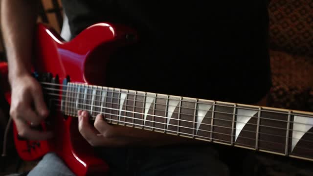 Judas Priest - Between the Hammer and the Anvil