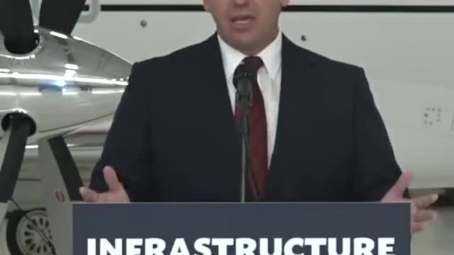 Ron Desantis Slams Apple Over Threat To Remove Twitter App