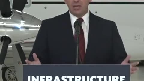 Ron Desantis Slams Apple Over Threat To Remove Twitter App