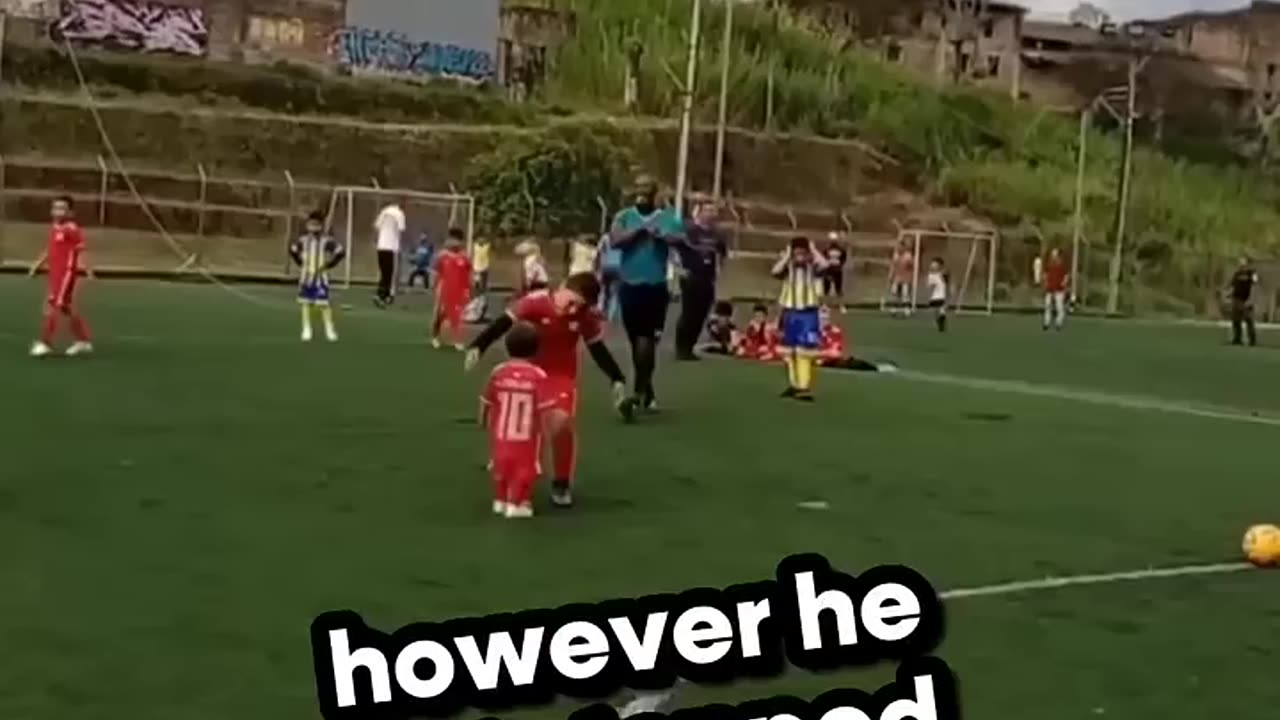 🤯 THIS LITTLE BOY INVADED A FOOTBALL FIELD THEN THIS HAPPEND 😳