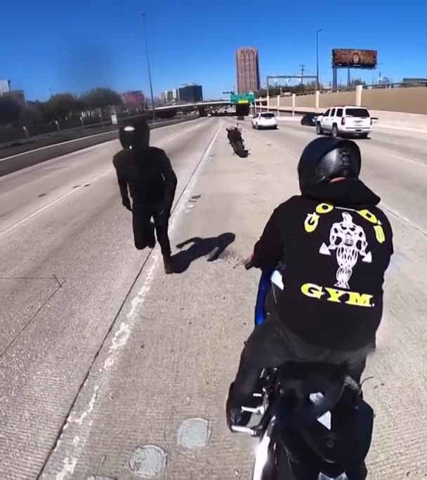 Texas: Wild moment caught on video from a group of bikers merging onto 75 in Dallas...