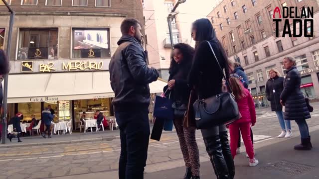 Come Conoscere Una Ragazza Se Cammina Con Una Sua Amica Telecamera Nascosta