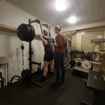 Squat with bands 225kg