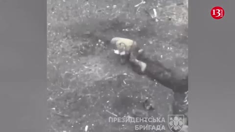 "They throw away their weapons and run away" - drone responds to Russians who fired from trench