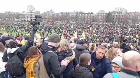 A sea of people in Amsterdam against c0vid passports and mandates, what a beautiful sight 🙏🏻