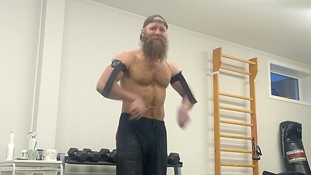 X3 bar. Bruke BFR før bicep curle?