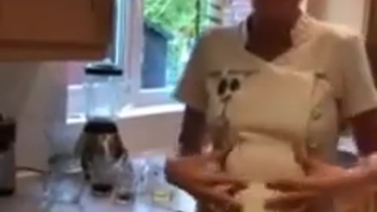 TAKŽE CO JE VLATNĚ V TĚCH VAKCÍNÁCH NA COVID? ZDRAVOTNÍ SESTRA VÁM TO VYSVĚTLÍ.