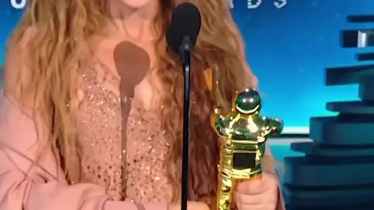 Shakira’s kiddos are truly her biggest fans. 🥹👩👦👦🥰