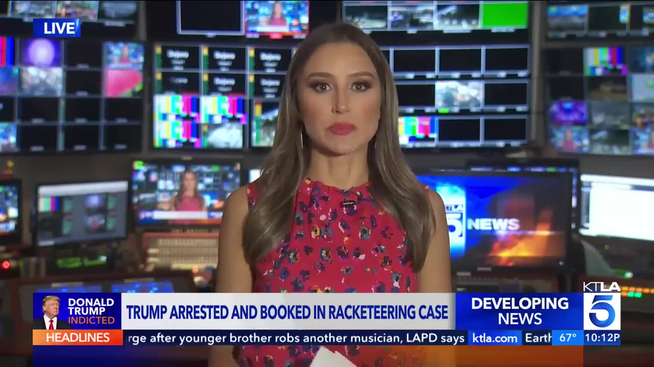 Donald trump's make mugshot history afer surrender