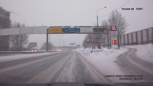 Dash cam captures vehicle losing control on icy highway