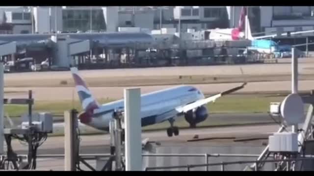 Tense moment high winds force a plane to abort landing at Heathrow airport